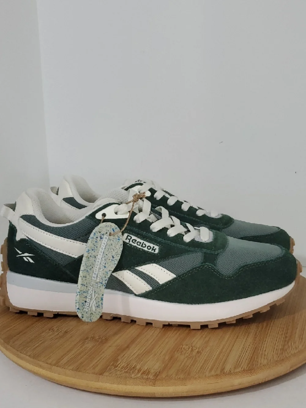 Reebok Men's Drive Dark Green White Retro Sneaker Gum Sole NWT Size 8.5 - Picture 1 of 9